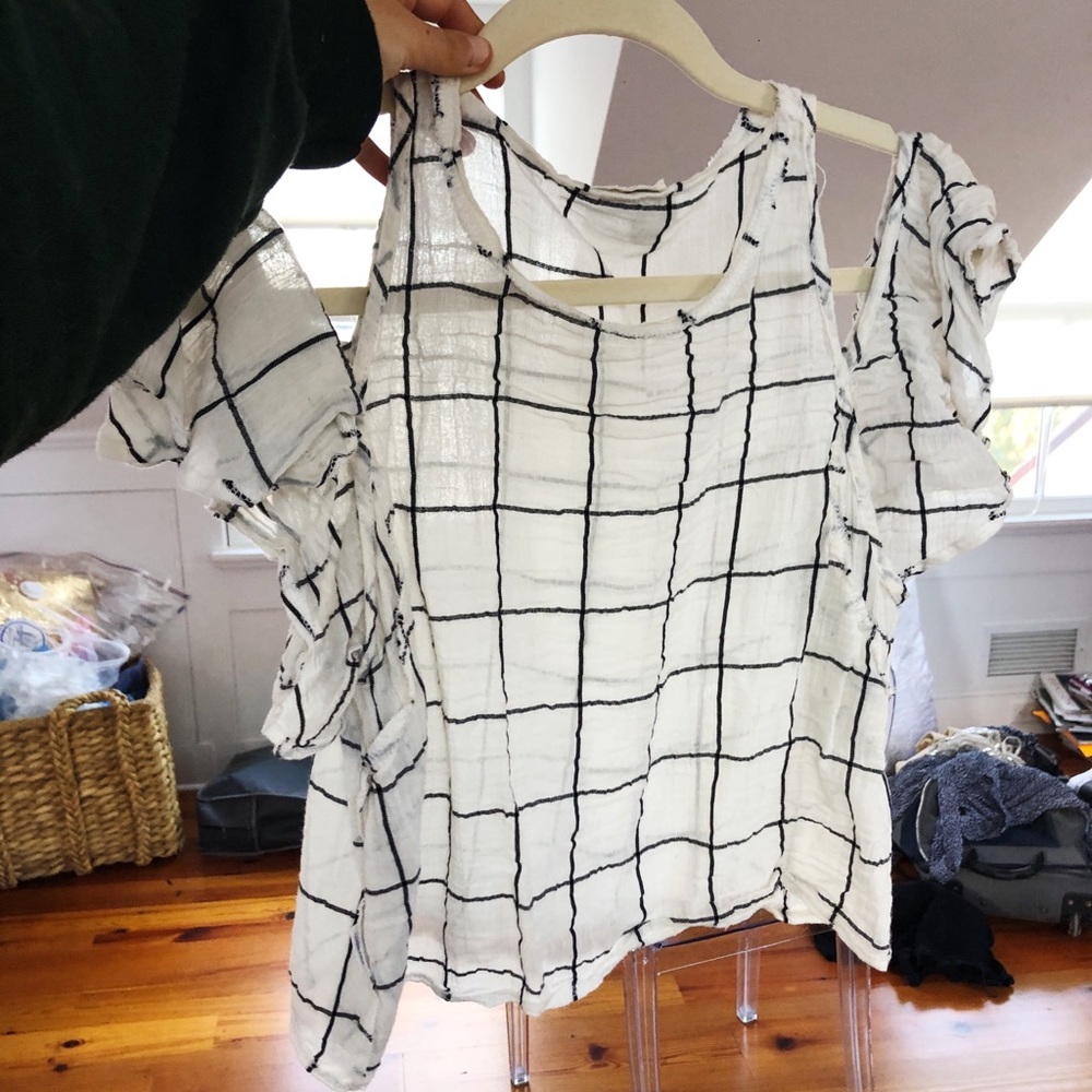 Cold Shoulder/Shoulder Cut-Outs Top